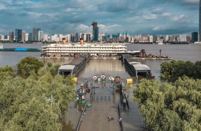 വെള്ളപ്പൊക്കം.