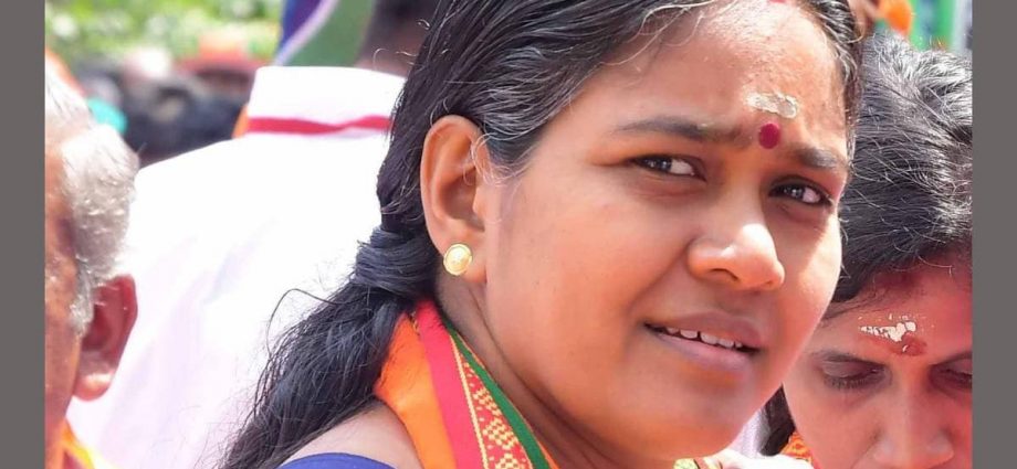 ശോഭ സുരേന്ദ്രന്റെ വിഷയം : പരസ്യ പ്രതികരണം വേണ്ടെന്ന് ഔദ്യോഗിക പക്ഷത്തിന്റെ തീരുമാനം