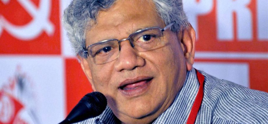 കര്ഷകരെ ഇല്ലാതാക്കരുതെന്ന് സീതാറാം യെച്ചൂരി
